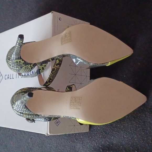 Shoes - Picture 3 of 4